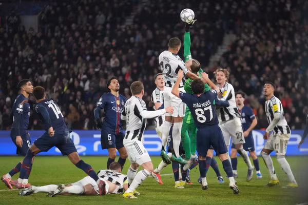 'Nội chiến' khuấy đảo Champions League