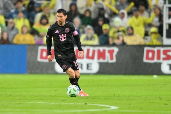 Messi vượt Pele, tiệm cận kỷ lục ‘Vua sút phạt’