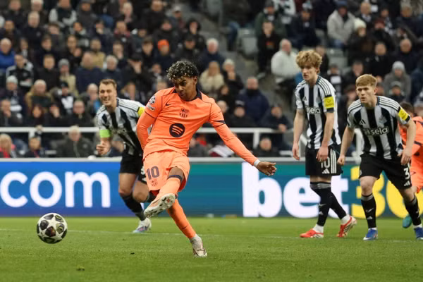 Yamal lập dấu mốc đáng nhớ, HLV Newcastle tiếc nuối