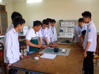 Sinh viên Trường Cao đẳng Nghề Thái Bình trong tiết học thực hành.