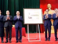 Lễ phát hành bộ tem đặc biệt kỷ niệm 300 năm Ngày sinh Danh nhân văn hóa Lê Quý Đôn. Ảnh: Đinh Chiến.