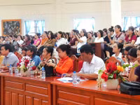 Giáo viên dự khai mạc lớp bồi dưỡng nghệ thuật chèo.