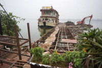 Ho Tay hoi thoi, ngap rac sau khi thao do nha hang noi - Anh 18