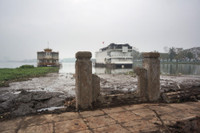 Ho Tay hoi thoi, ngap rac sau khi thao do nha hang noi - Anh 5