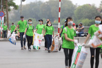 "Anh Tây móc cống" lại tham gia dọn dẹp dòng sông Tô Lịch ảnh 11