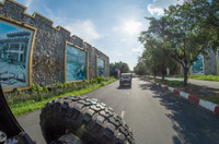 Dàn xế lạ diễu hành ở Bình Dương