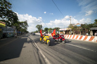 Dàn xế lạ diễu hành ở Bình Dương