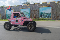 Dàn xế lạ diễu hành ở Bình Dương