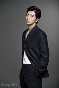 Mỹ nam Hàn “đọ” vẻ nam tính trên loạt tạp chí tháng 10 ảnh 21