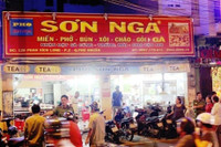 Tạm giữ 3 giang hồ chém trọng thương công an ảnh 2 Tam giu 3 giang ho chem trong thuong cong an tai quan Phu Nhuan - Anh 2