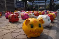 dau nam, dat tre di mua heo dat ve... 