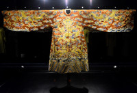 Long bào vua Bảo Đại phục chế trị giá hơn 1 tỷ đồng ảnh 2