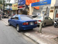 Vỉa hè Hà Nội bị lấn chiếm trên nhiều tuyến phố ảnh 6 Via he Ha Noi bi lan chiem tren nhieu tuyen pho - Anh 6