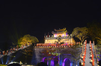 Hoang thanh lung linh trong dem khai mac Festival ao dai Ha Noi - Anh 1