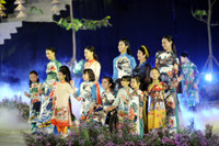 Hoang thanh lung linh trong dem khai mac Festival ao dai Ha Noi - Anh 12