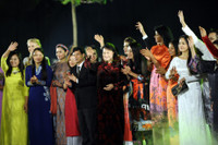 Hoang thanh lung linh trong dem khai mac Festival ao dai Ha Noi - Anh 15