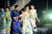 Hoang thanh lung linh trong dem khai mac Festival ao dai Ha Noi - Anh 11