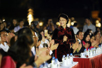 Hoang thanh lung linh trong dem khai mac Festival ao dai Ha Noi - Anh 2