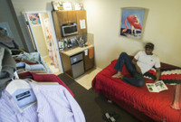 Cuoc song trong nhung can nha sieu nho khap noi tren the gioi - Anh 10