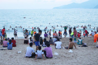 Bãi biển Nha Trang bị rác "tấn công" trong dịp lễ 30/4 ảnh 5 Bai bien Nha Trang bi rac