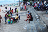 Bãi biển Nha Trang bị rác "tấn công" trong dịp lễ 30/4 ảnh 8 Bai bien Nha Trang bi rac