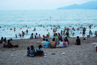 Bãi biển Nha Trang bị rác "tấn công" trong dịp lễ 30/4 ảnh 2 Bai bien Nha Trang bi rac