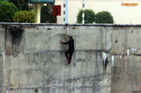 Dan lieu mang du day xuong dap thuy dien Hoa Binh cau ca - Anh 1