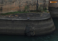 Dan lieu mang du day xuong dap thuy dien Hoa Binh cau ca - Anh 4