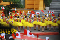 Hinh anh ve le don Nha vua va Hoang hau Nhat Ban tai Ha Noi - Anh 2