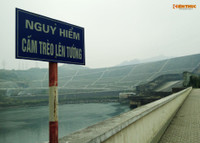 Dan lieu mang du day xuong dap thuy dien Hoa Binh cau ca - Anh 11