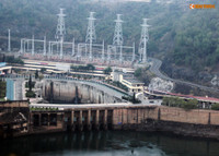 Dan lieu mang du day xuong dap thuy dien Hoa Binh cau ca - Anh 2