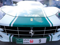 Dàn xe "khủng" của cảnh sát Dubai ảnh 7 Dan