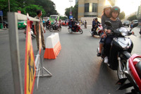 Người dân lúng túng ngày đầu giao thông phân luồng khu trung tâm TPHCM ảnh 3 Nguoi dan lung tung ngay dau giao thong phan luong khu trung tam TP.HCM - Anh 3