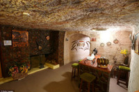 3.500 nguoi song trong thi tran duoi long dat o Australia - Anh 12