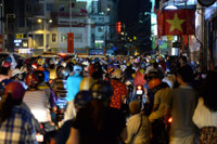 Duong pho Sai Gon ket xe kinh hoang toi dau nam - Anh 10