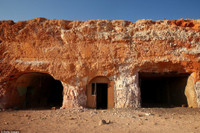 3.500 nguoi song trong thi tran duoi long dat o Australia - Anh 6