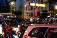 Duong pho Sai Gon ket xe kinh hoang toi dau nam - Anh 3