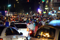 Duong pho Sai Gon ket xe kinh hoang toi dau nam - Anh 4