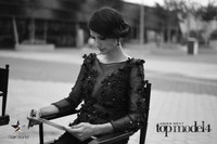 Giám khảo lăn lộn ở hậu trường Asia"s Next Top Model 2016 ảnh 6  Người đẹp tranh thủ đọc kịch bản và chăm chú trong quá trình làm việc cùng ê-kíp.