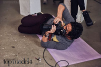 Giám khảo lăn lộn ở hậu trường Asia"s Next Top Model 2016 ảnh 3  Anh không ngại lăn lộn trên trường quay để có được những hình ảnh ấn tượng.