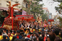 Lễ hội rước pháo làng Đồng Kỵ diễn ra từ ngày 4-6 Tết Âm lịch. Lễ hội dựa trên truyền thuyết đánh thủy quái của vị thành hoàng làng và lưu giữ truyền thống đánh giặc của 4 vị tướng của làng.