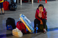 Cho xe khach tu trua toi nua dem o ben Nuoc Ngam - Anh 3