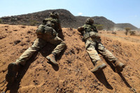 Linh Anh kho luyen giua nang nong 40 do o Kenya - Anh 13