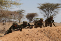 Linh Anh kho luyen giua nang nong 40 do o Kenya - Anh 1