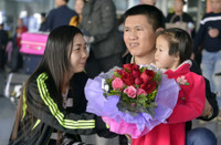 San bay Noi Bai chat cung hanh khach tu nuoc ngoai ve an Tet - Anh 6