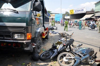 Hiện trường kinh hoàng vụ xe ben “điên” ở TP.HCM ảnh 4 anh: hien truong kinh hoang vu xe ben