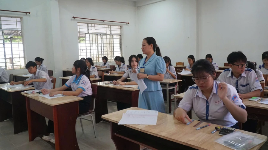 Trường THPT Châu Văn Liêm tiếp tục giữ vị trí dẫn đầu với mức điểm chuẩn nguyện vọng 2a cao nhất toàn thành phố: 21,30 điểm. Ảnh: Minh Hoàng