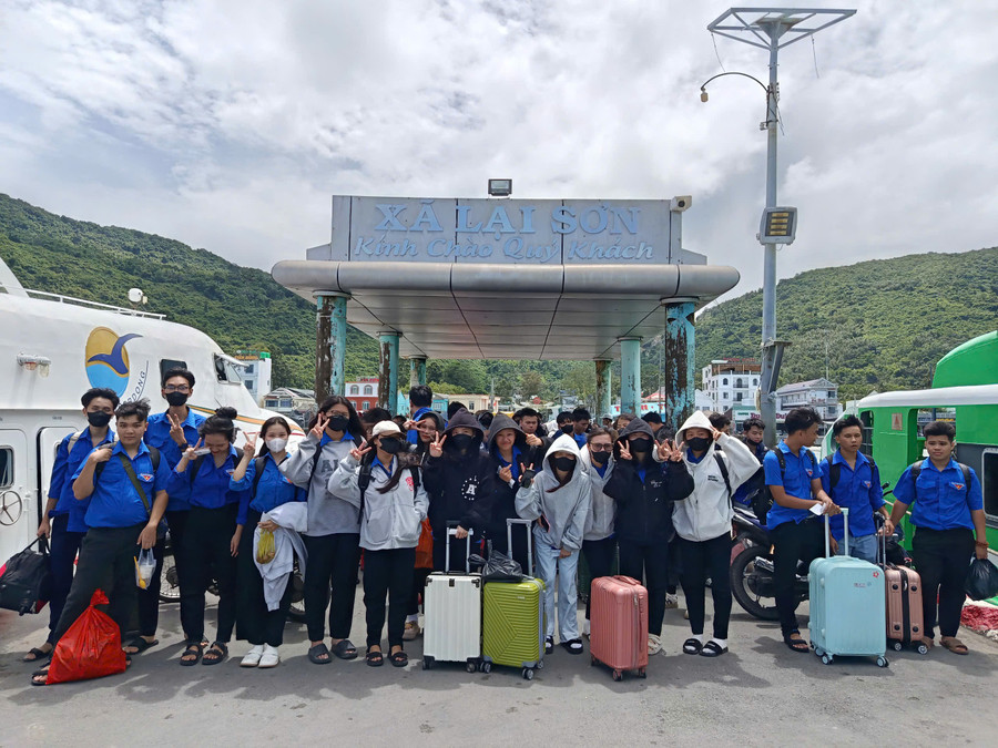 142 học sinh đến từ 3 xã đảo Hòn Tre, Lại Sơn và An Sơn (huyện Kiên Hải, tỉnh Kiên Giang) sẵn sàng bước vào kỳ thi tốt nghiệp THPT năm 2025. (Ảnh: Minh Hoàng) z6740552432823-2351652c7be327f6aaf148cc8cd83d21.jpg