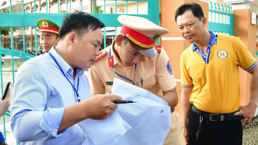 Nhà trường và CSGT tại điểm thi đã phối hợp nhịp nhàng để hỗ trợ thí sinh đến điểm thi đúng giờ. Ảnh: MH. z6743881047591-9c7182791750ac2675301c727e409d8c.jpg