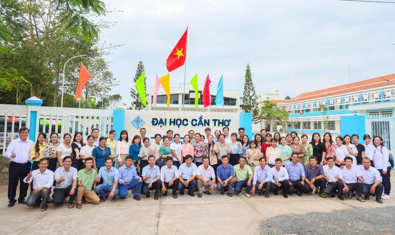 Thông tin mới nhất về quyết định của ĐH Cần Thơ tại phân hiệu Sóc Trăng, mang lại cơ hội học tập tốt hơn cho học sinh, sinh viên ở địa phương. Ảnh: ĐHCT. dhct-tiepnhan-ph-soctrang-10.jpg